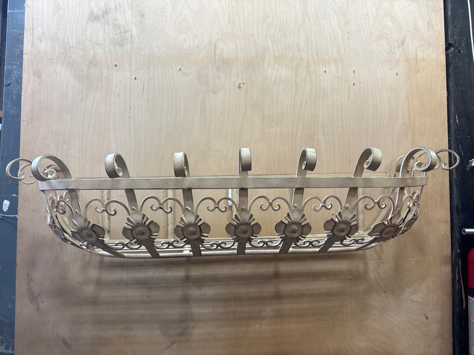 METAL WALL MOUNTED PLANTER BOX