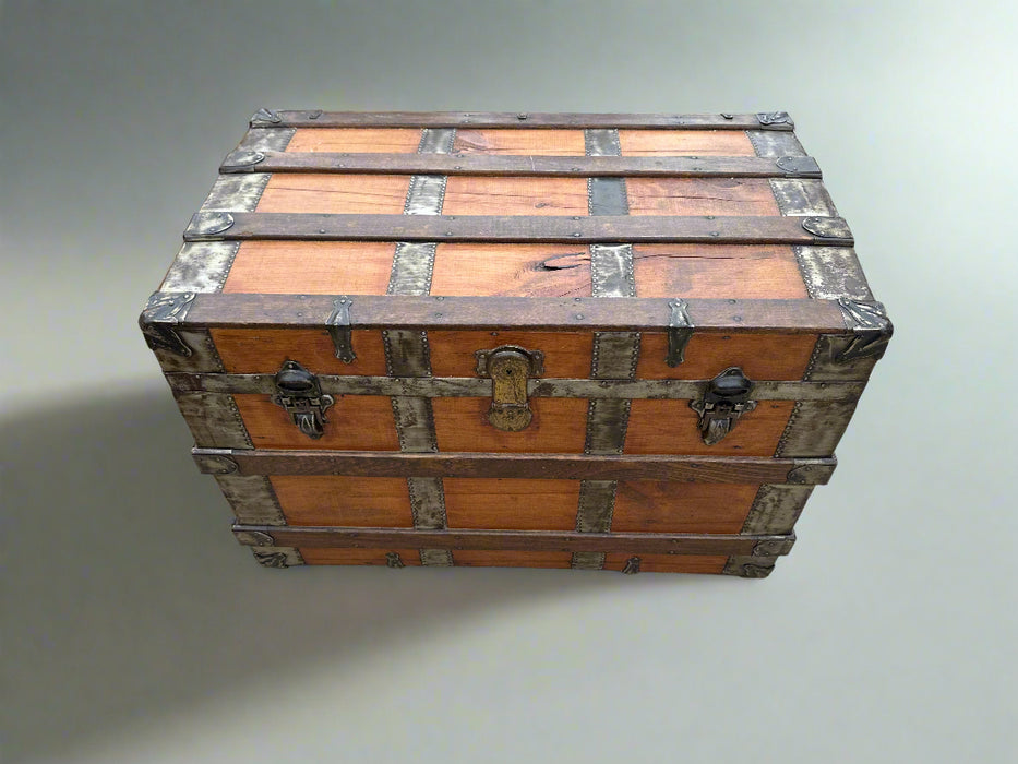STEAMER TRUNK