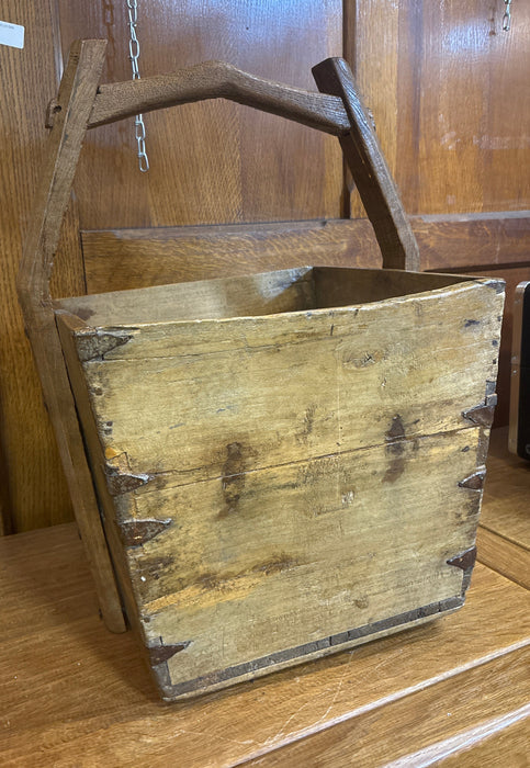 CHINESE WOOD FARM BUCKET