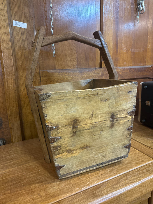 CHINESE WOOD FARM BUCKET