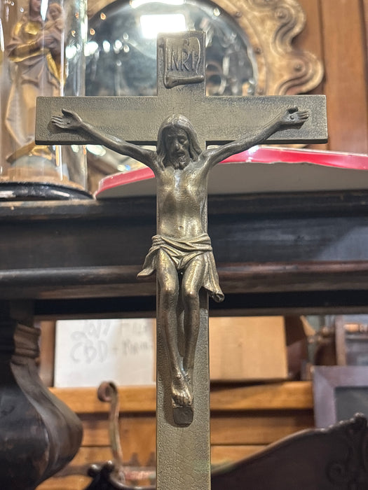 SIMPLE TRIFOOTED BRASS CRUCIFIX
