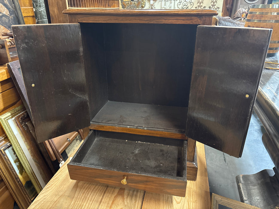 SMALL OAK CABINET WITH BOOK PAINTED DOORS AND DRAWER