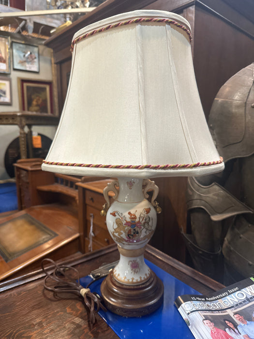 VINTAGE LAMP WITH BRITISH CREST