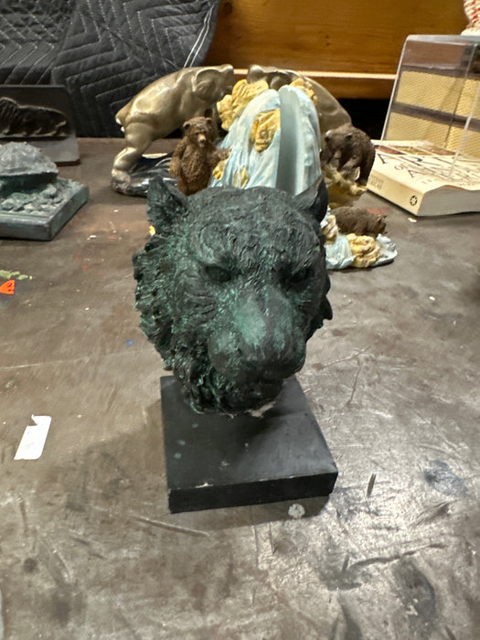 METAL LION BOOK END