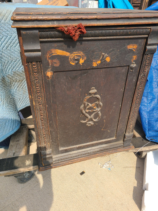 OAK 1880'S SEWING MACHINE
