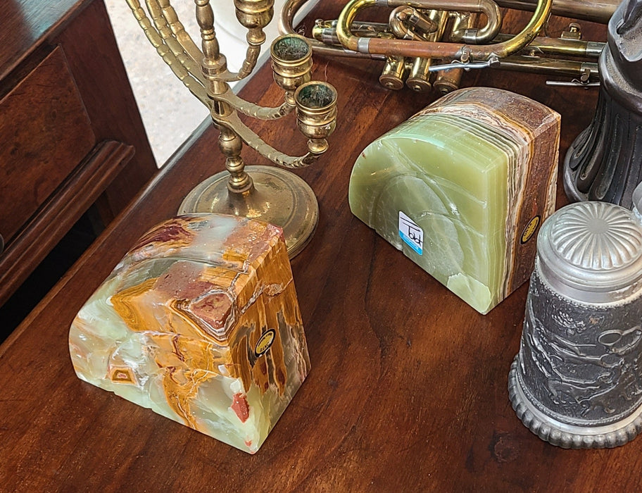 PAIR OF DECO OYNX BOOKENDS