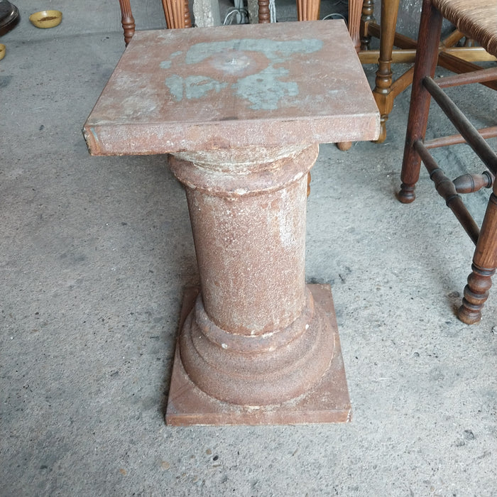 RUSTY METAL COLUMN STAND