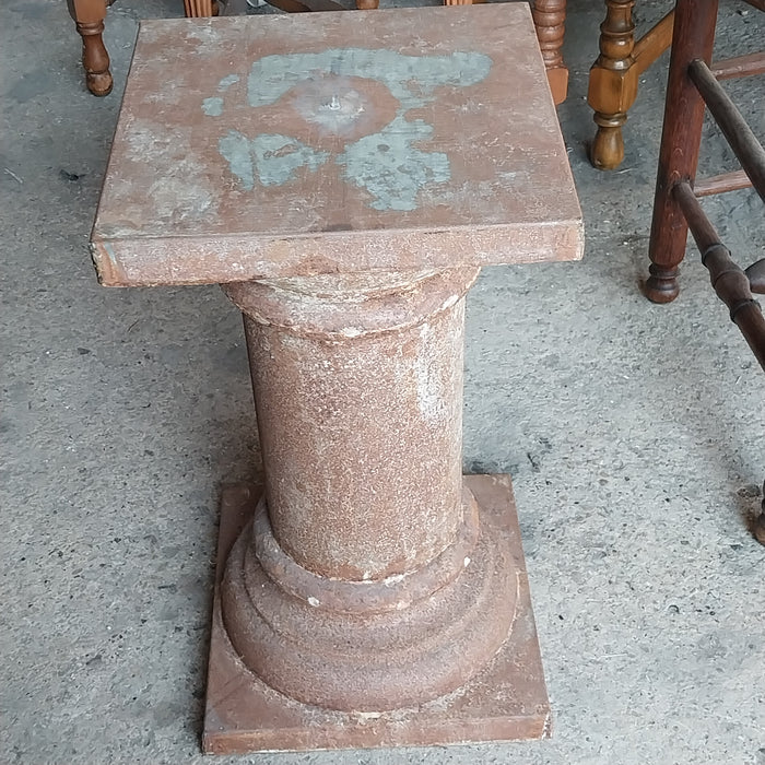 RUSTY METAL COLUMN STAND