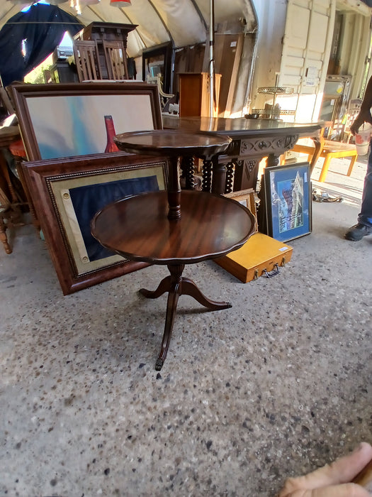 FEDERAL STYLE MAHOGANY 2 TIER TABLE