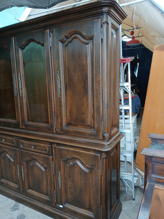 LARGE DARK OAK 8 DOOR BOOKCASE