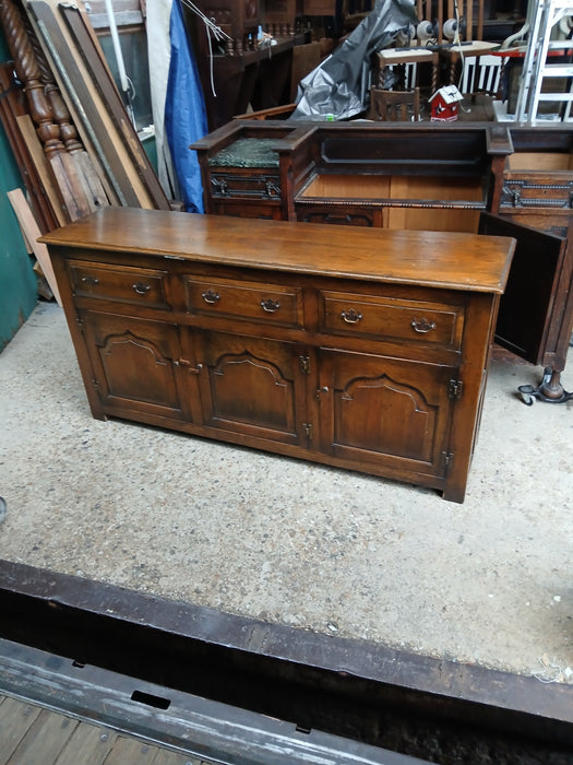 SHALLOW LOW OAK ARCHED DOOR SERVER