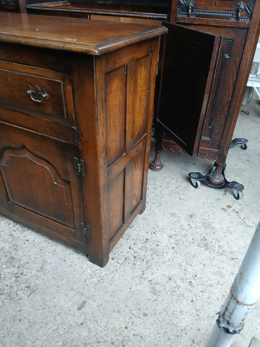 SHALLOW LOW OAK ARCHED DOOR SERVER