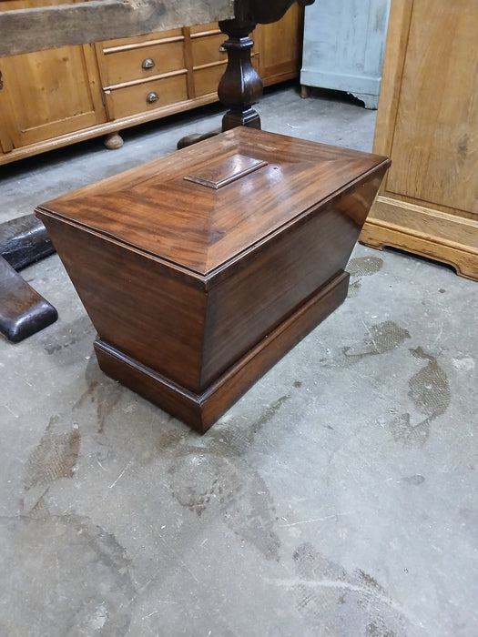 LARGE MAHOGANY CELLARETTE