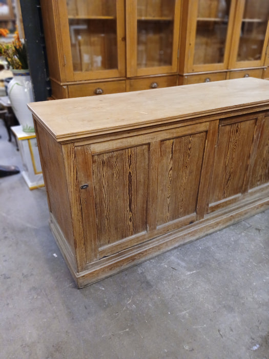 PINE SLIDING DOORS COUNTER