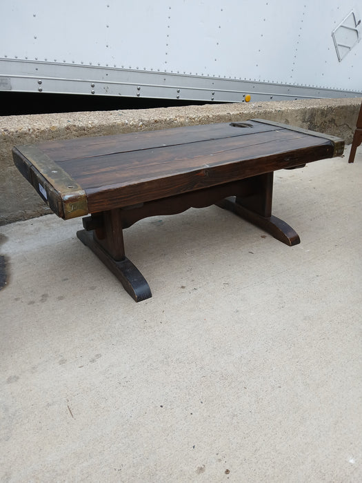 HEAVY PINE WITH BRASS BENCH