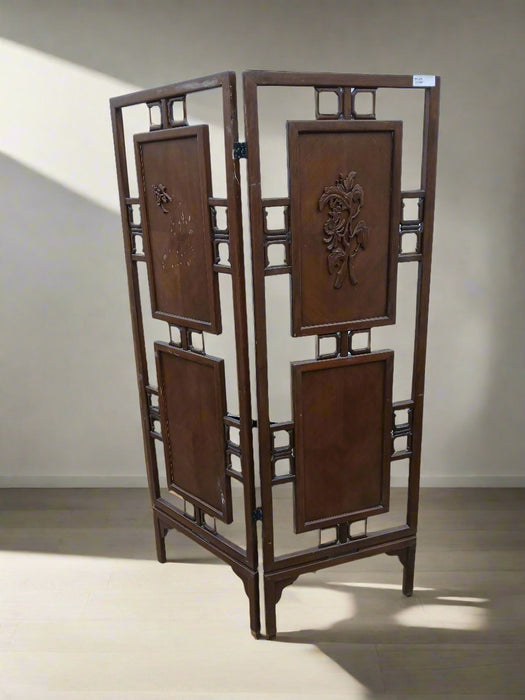2 PANEL WOOD SCREEN AS FOUND