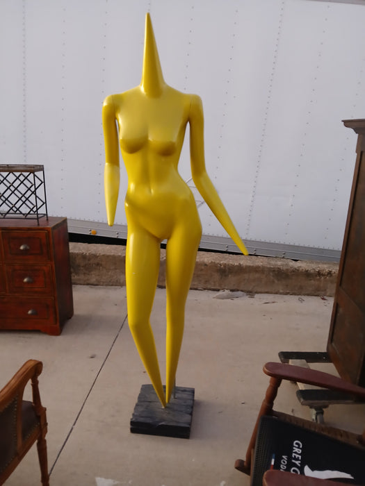 COOL YELLOW MANNEQUIN