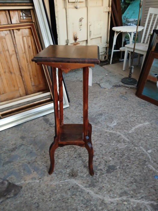 ANTIQUE SWEET GUM PLANT STAND