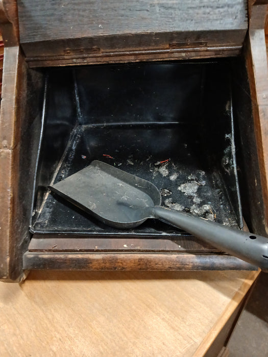 CONTINENTAL OAK COAL SCUTTLE WITH SCOOP