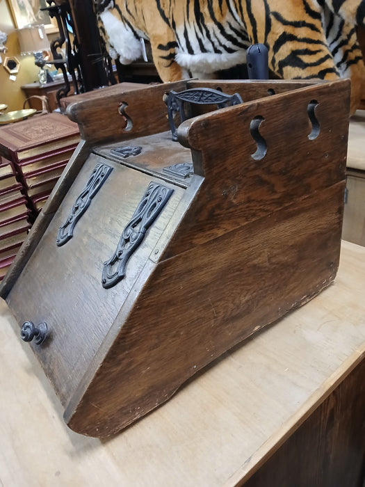 CONTINENTAL OAK COAL SCUTTLE WITH SCOOP