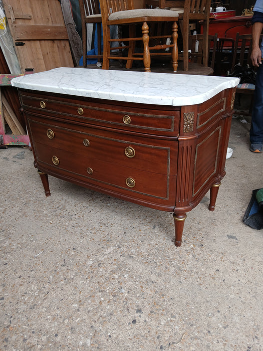 LOUIS XVI CURVED WHITE MARBLE TOP 3 DRAWER MAHOGANY CHEST WITH ORMOLU AND RING PULLS