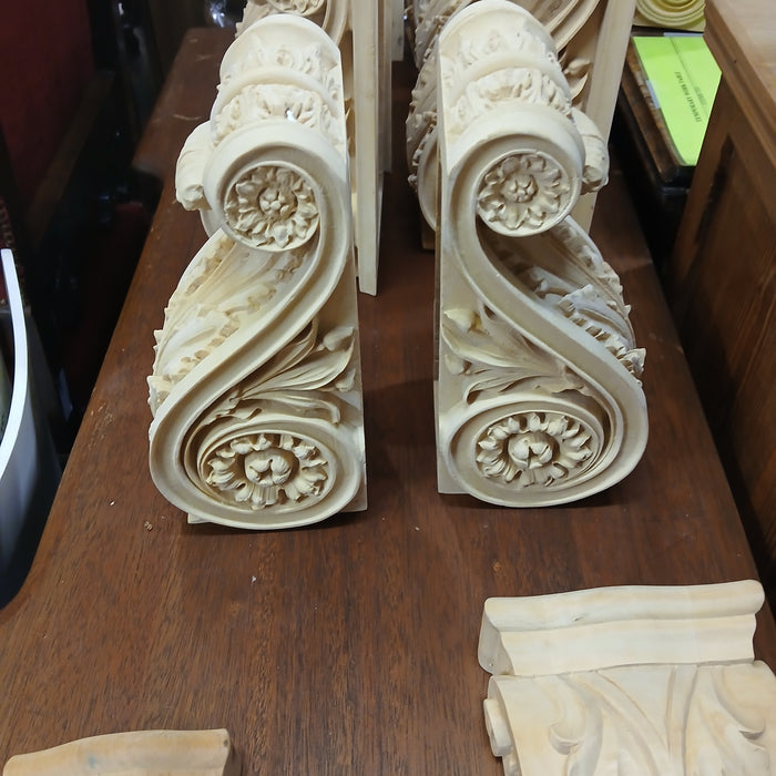 PAIR OF ACANTHUS  LEAF COMPOSITION CORBELS