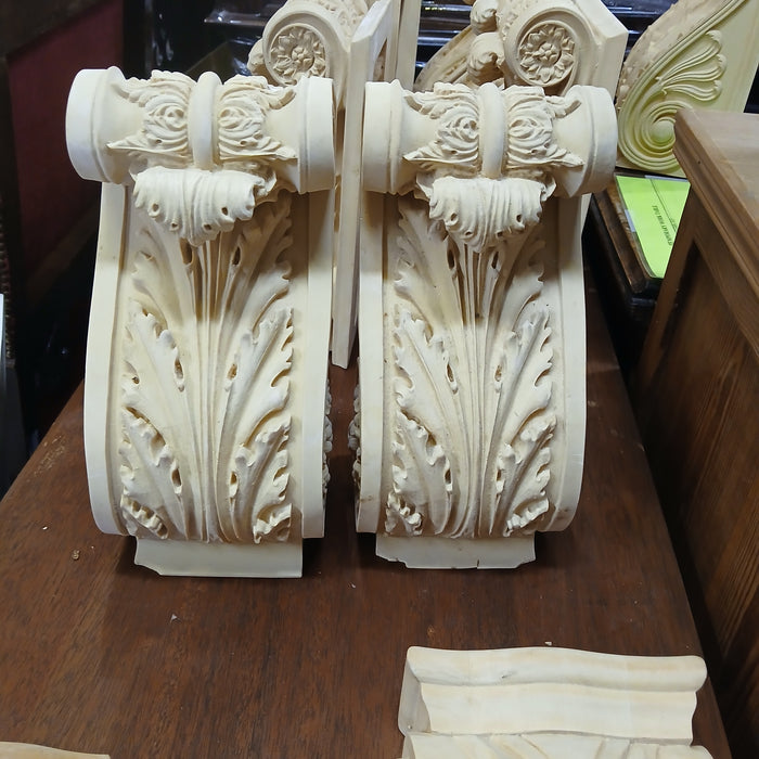 PAIR OF ACANTHUS  LEAF COMPOSITION CORBELS