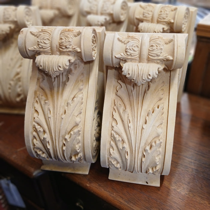 PAIR OF ACANTHUS LEAF AND ROSETTE  COMPOSITION CORBELS