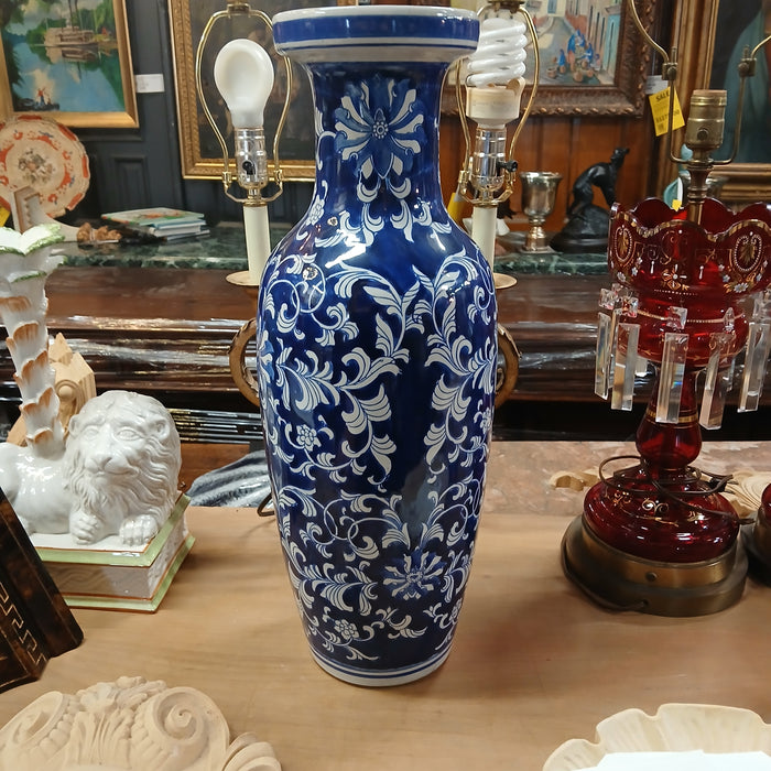 CHINESE BLUE AND WHITE TALL VASE