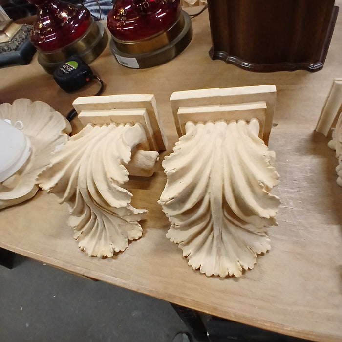 PAIR OF OPEN LEAF CORBELS