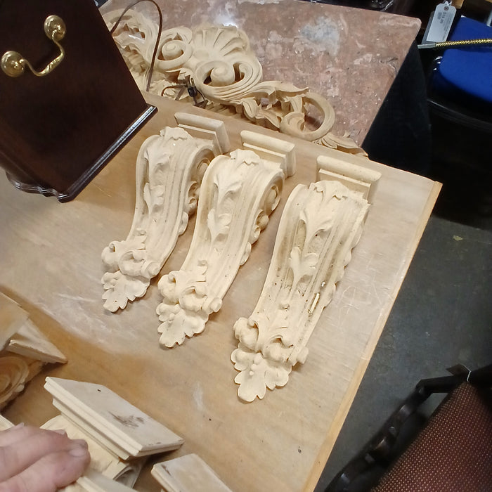 SET OF 3 LEAF SMALL CORBELS