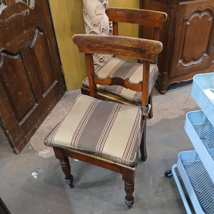 PAIR OF 19TH CENTURY MAHOGANY HALL CHAIRS