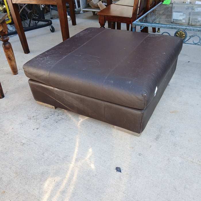 SQUARE  LEATHER OTTOMAN