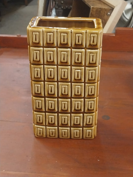 VINTAGE GOLD VASE