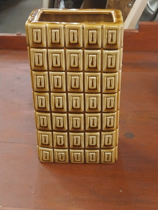 VINTAGE GOLD VASE
