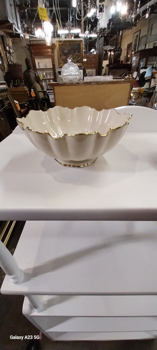 SMALL LENNOX SHAPED BOWL