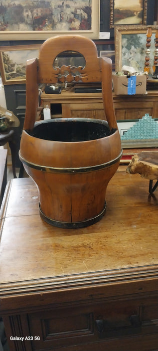 CHINESE WOOD BUCKET