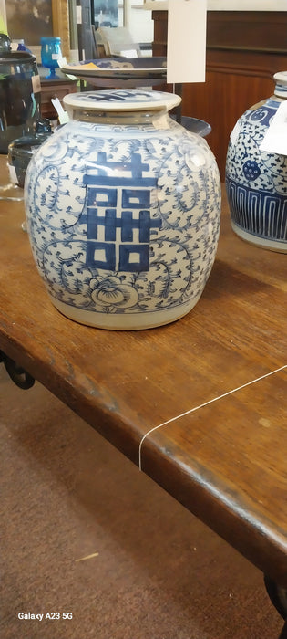 19TH CENTURY BLUE AND WHITE CHINESE GINGER JAR