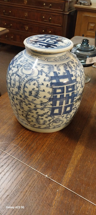 19TH CENTURY BLUE AND WHITE CHINESE GINGER JAR
