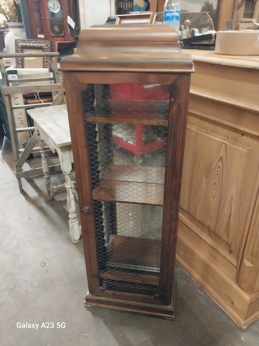 ITALIAN CHICKEN WIRE DISPLAY AS FOUND