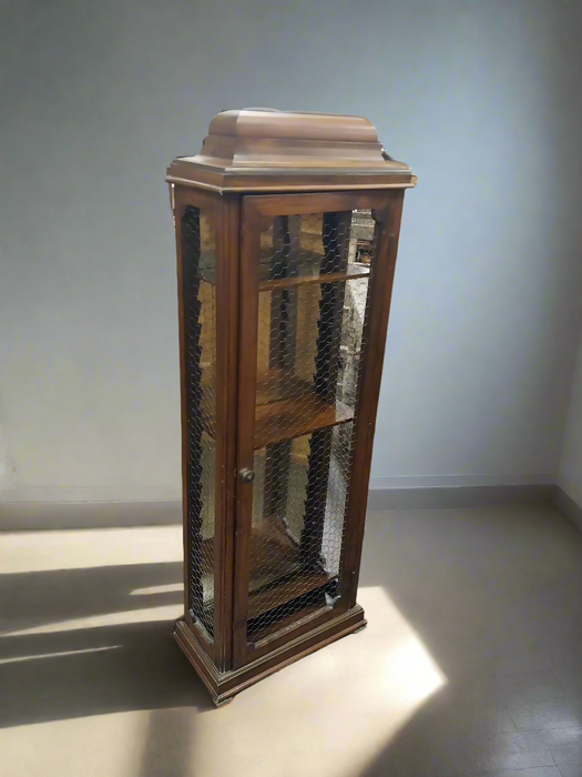 ITALIAN CHICKEN WIRE DISPLAY AS FOUND