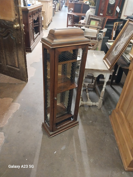 ITALIAN CHICKEN WIRE DISPLAY AS FOUND