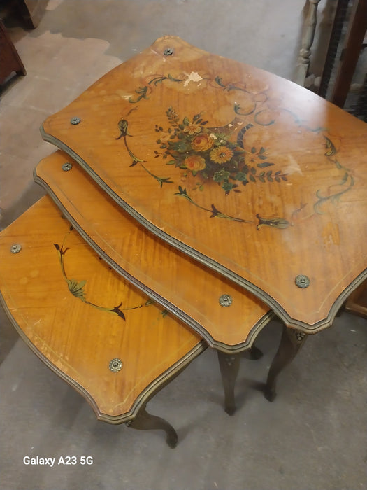 SET OF 3 LOUIS XV SATINWOOD NESTING TABLE-AS FOUNDS