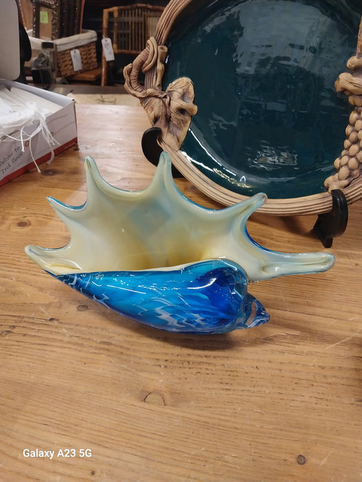 ART GLASS BLUE AND WHITE CONCH SHELL SCULPTURE