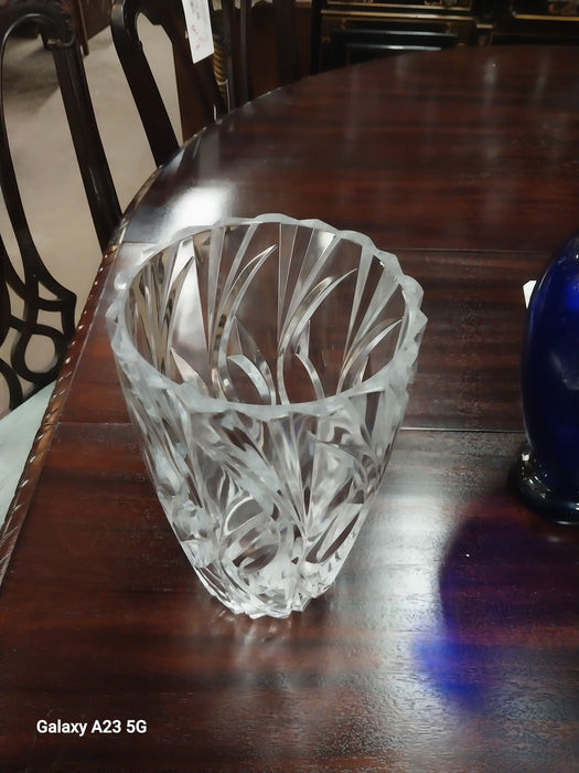 CLEAR PRESSED CRYSTAL VASE