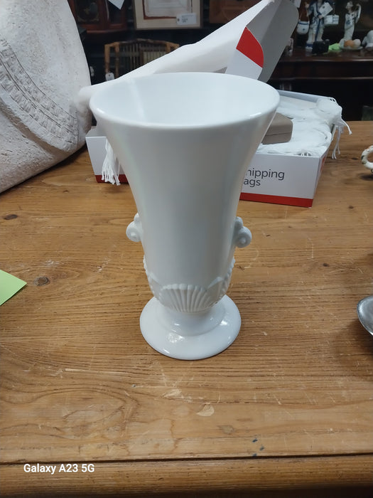 SKINNY MILK GLASS VASE