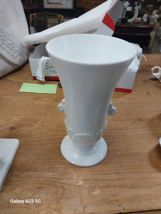 SKINNY MILK GLASS VASE