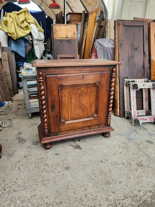 LOUIS XIII OAK SINGLE DOOR CABINET WITH BARLEY TWIST PILLASTERS