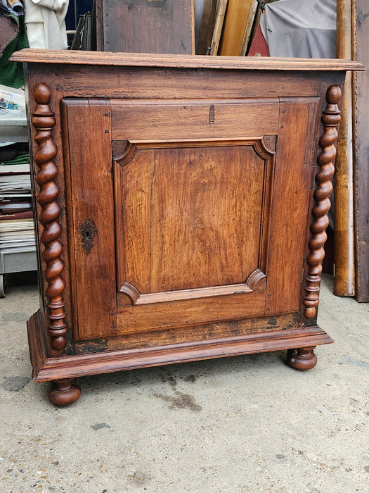 LOUIS XIII OAK SINGLE DOOR CABINET WITH BARLEY TWIST PILLASTERS