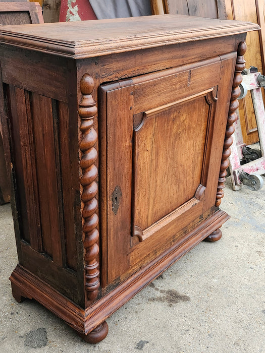 LOUIS XIII OAK SINGLE DOOR CABINET WITH BARLEY TWIST PILLASTERS